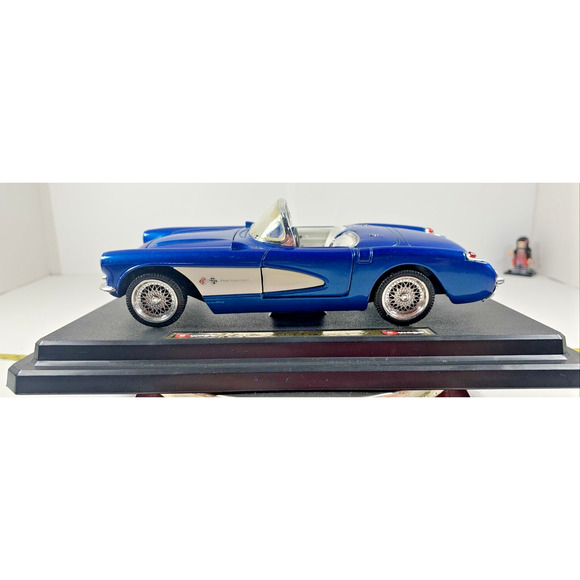 Road Tough 1957 Chevy Corvette 1:24 Scale Diecast Model Car With Plastic Stand - Picture 1 of 16